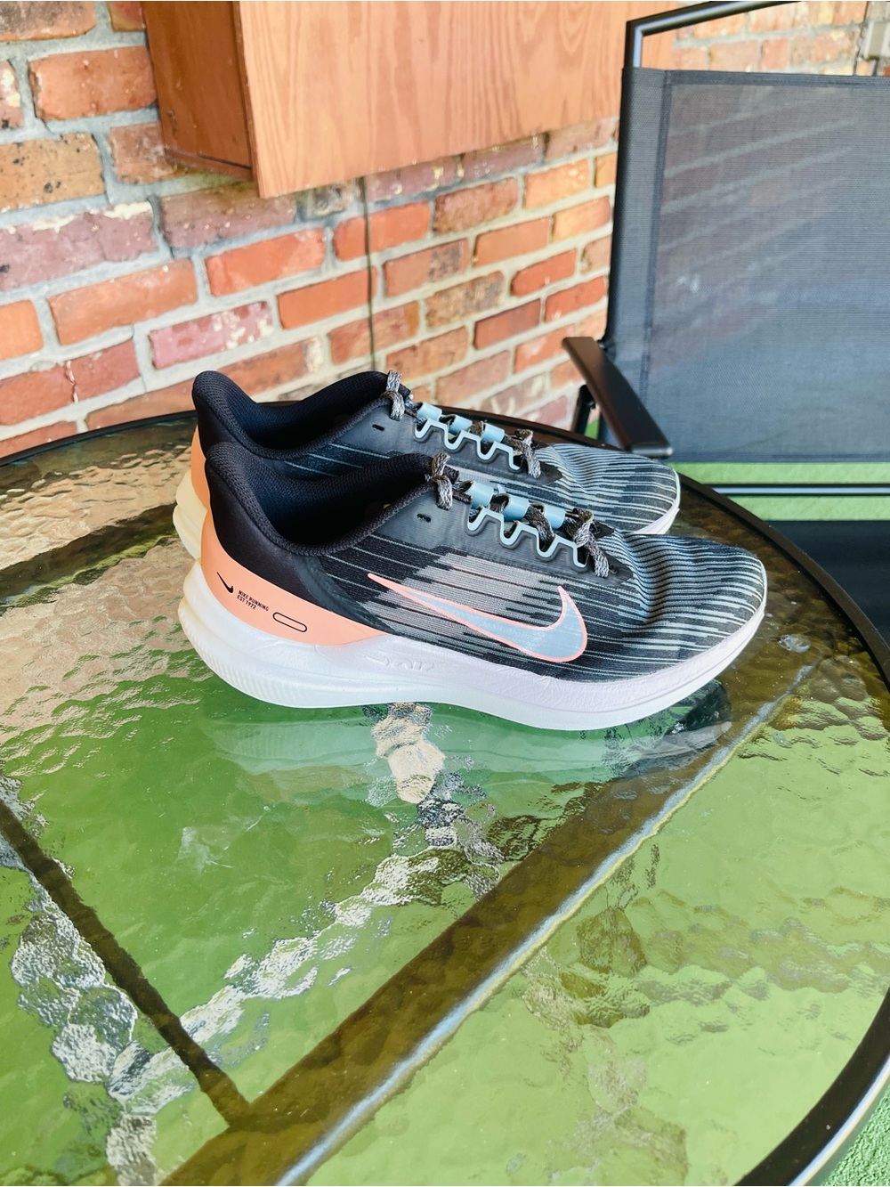 Nike Women’s Black & Peach Lightweight Running Sneakers